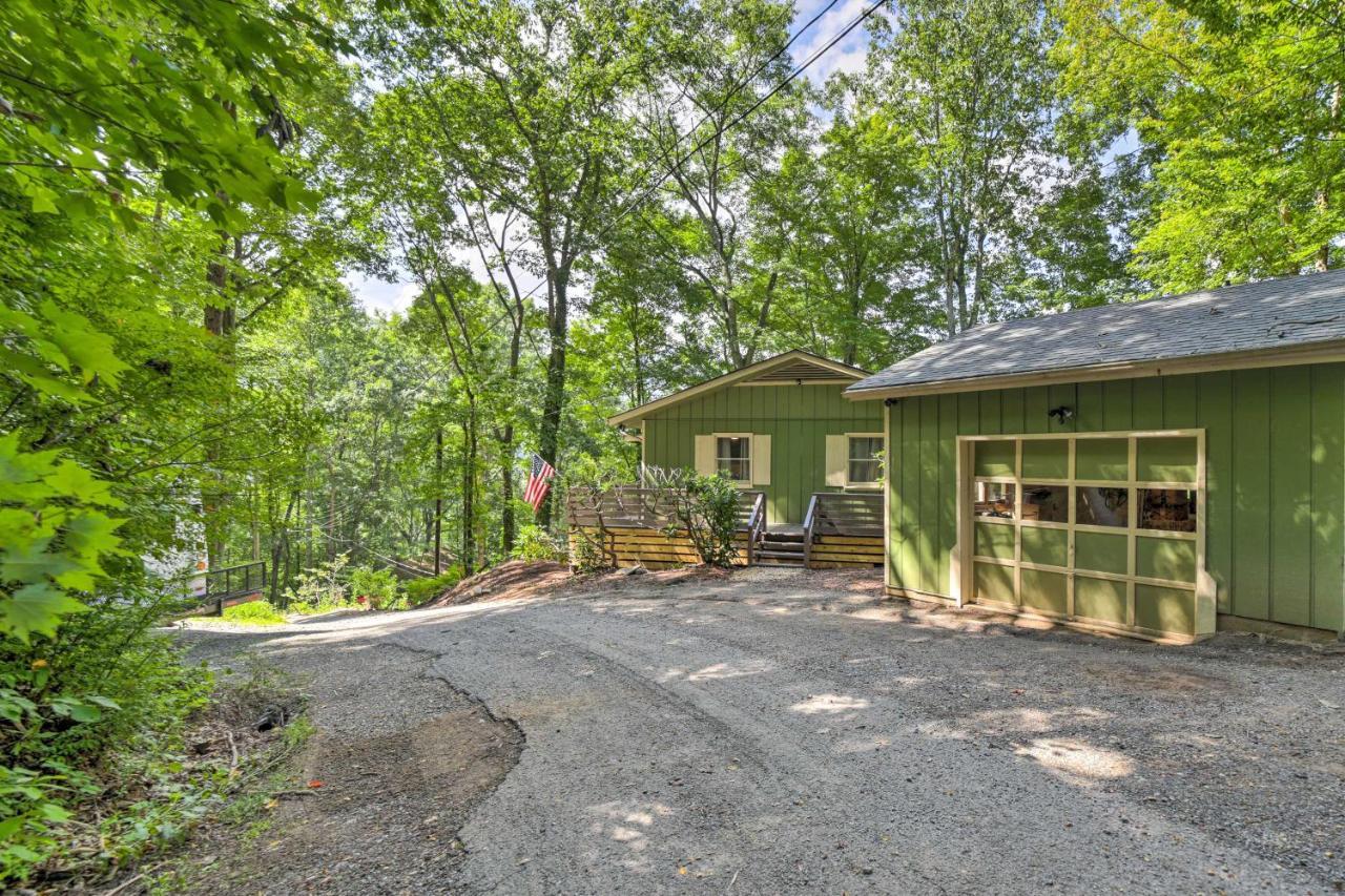 Charming Getaway With Fire Pit! Hébergement de vacances Maggie Valley
