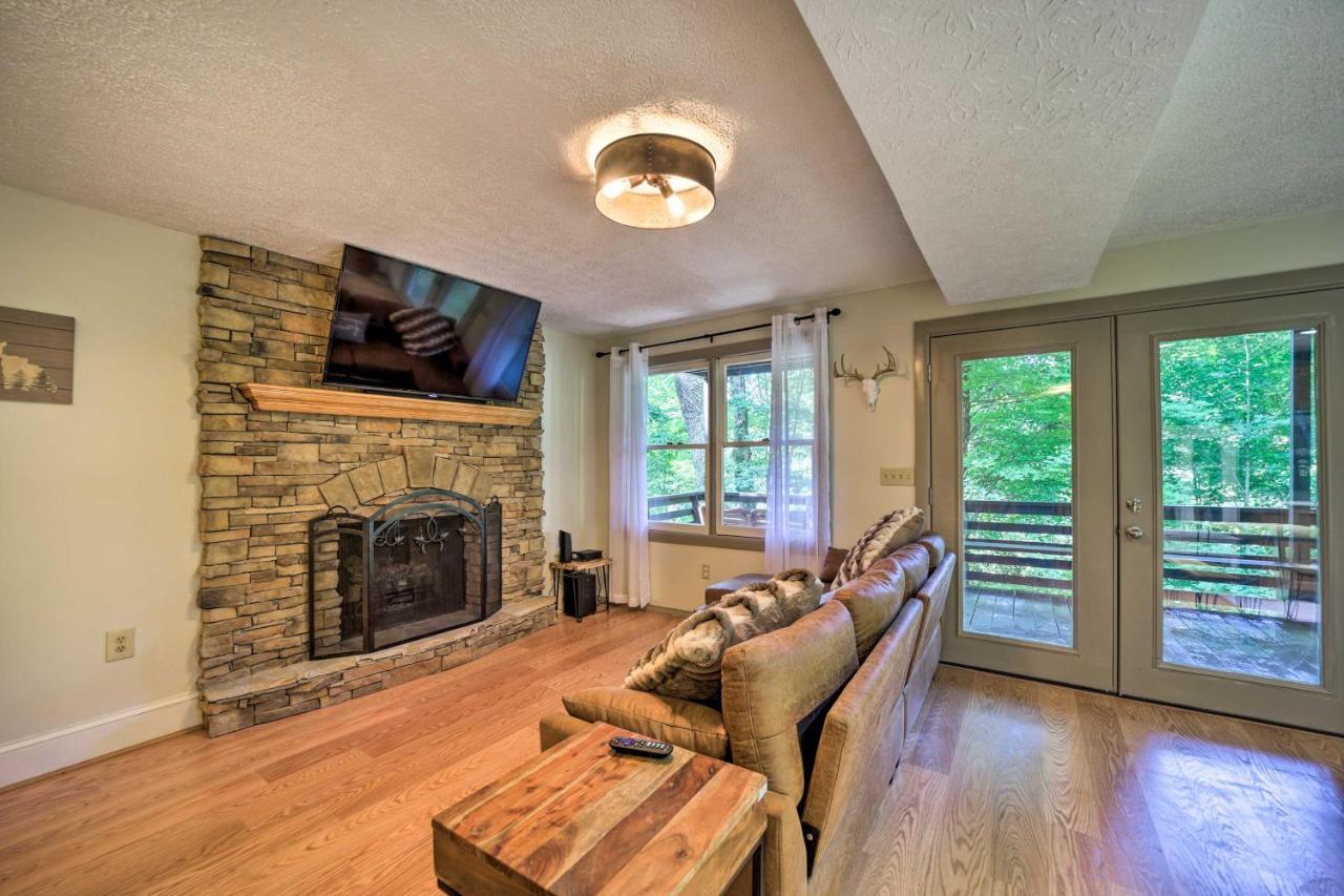 Charming Getaway With Fire Pit! Hébergement de vacances Maggie Valley