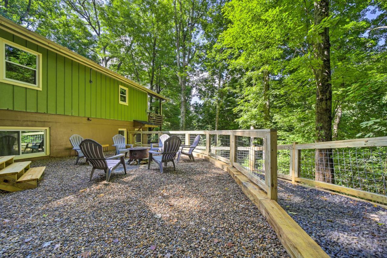 Charming Getaway With Fire Pit! *