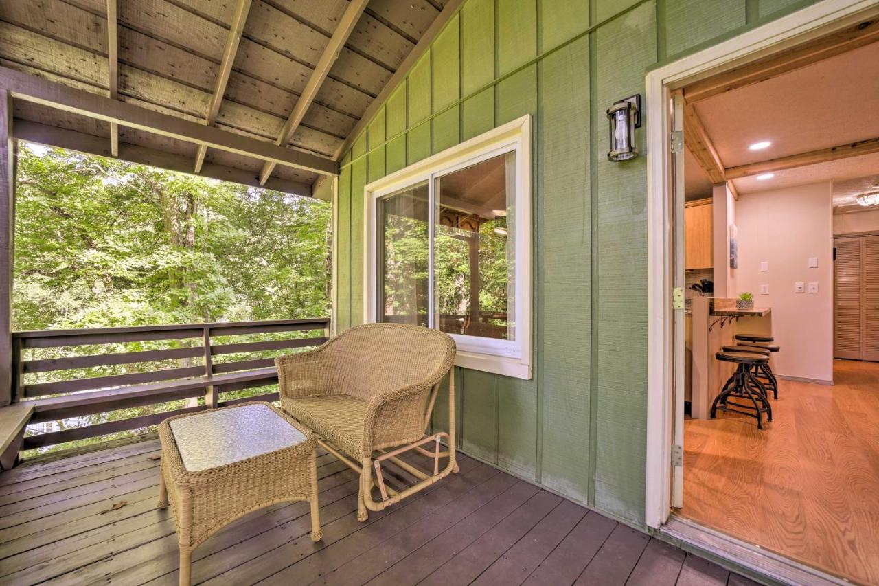 Charming Getaway With Fire Pit! Hébergement de vacances Maggie Valley
