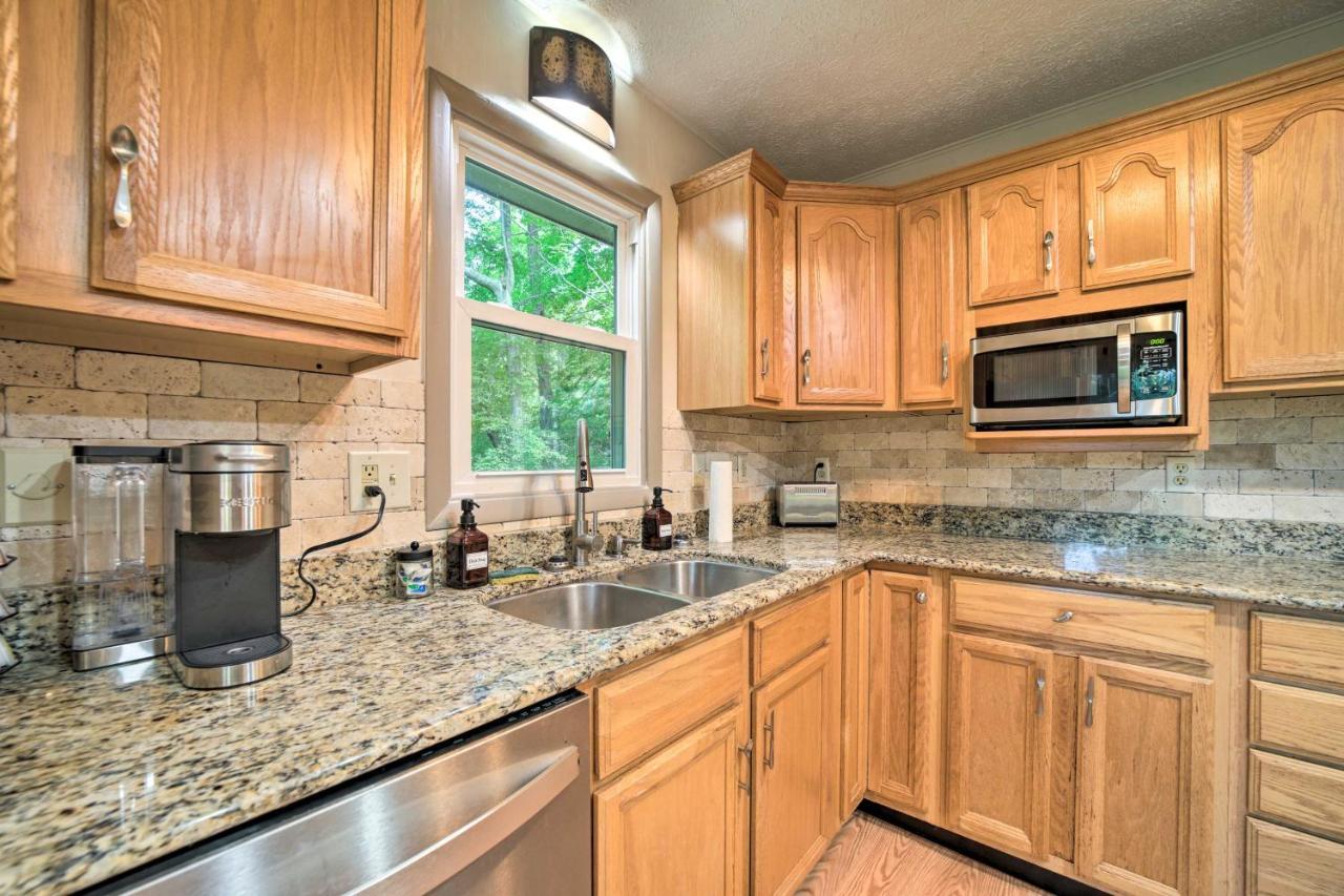 Holiday home Charming Getaway With Fire Pit! Maggie Valley